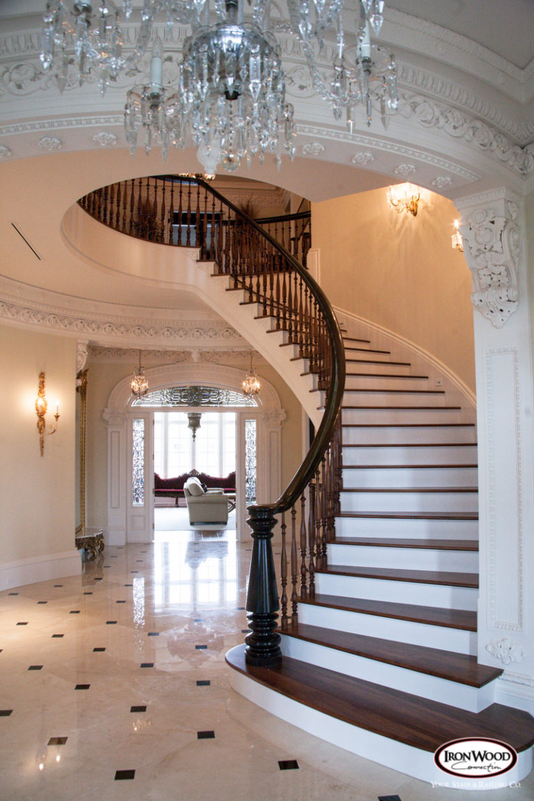 Curved staircase by Ironwood Connection