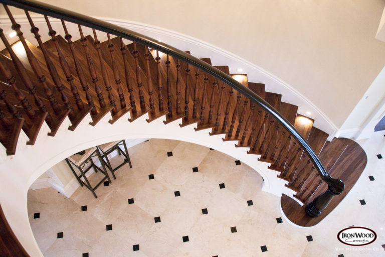 Curved staircase by Ironwood Connection