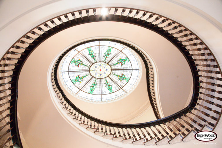Curved staircase by Ironwood Connection