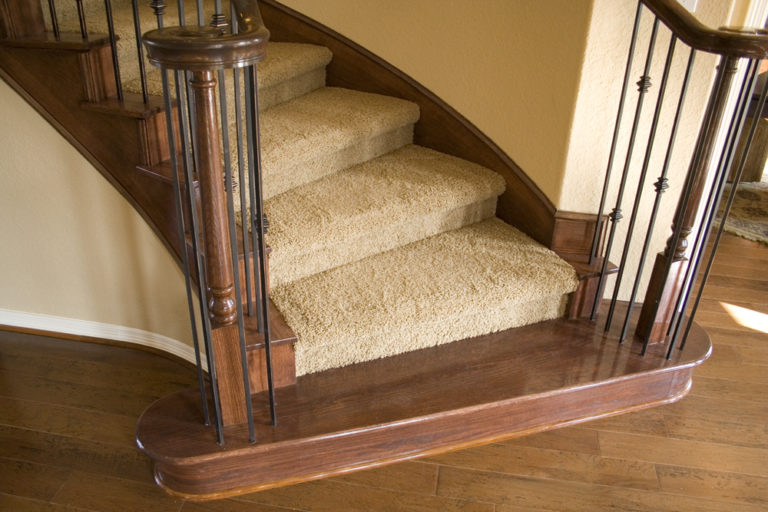 Curved staircase by Ironwood Connection