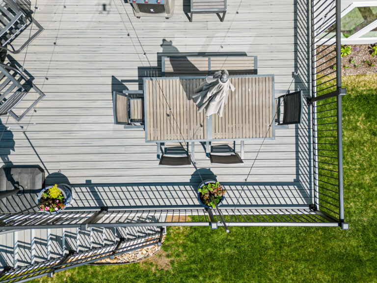 Aluminum exterior railing by Ironwood Connection