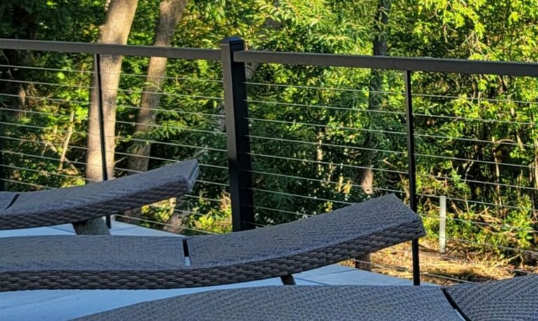 Aluminum exterior railing by Ironwood Connection